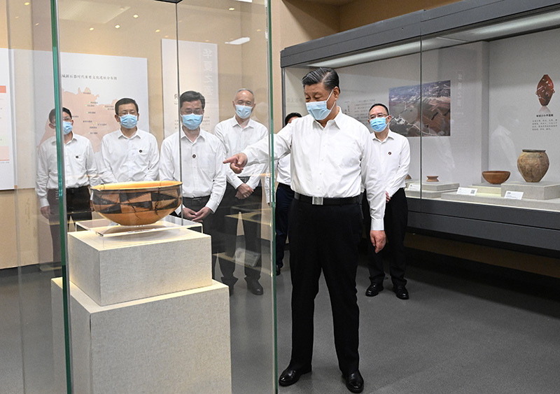 5月16日下昼，，，，，中共中央总书记、国家主席、中央军委主席习近平在前往陕西西安主持中国－中亚峰会途中，，，，，在山西运城博物馆考察。。。。。。